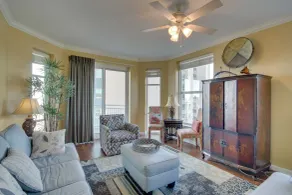 Gulfport Condo With Views: Walk to Beach - Interiør