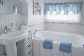 Isaiah Jones Homestead Bed & Breakfast - Bad