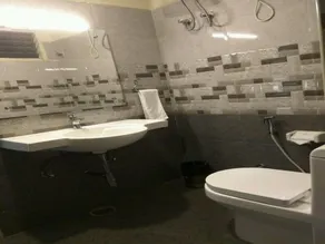 Hotel Olympia Inn - Bathroom