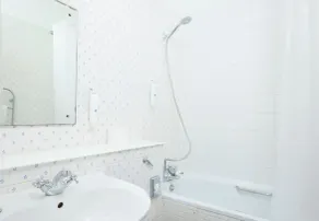 Bull Hotel by Greene King Inns - Baño