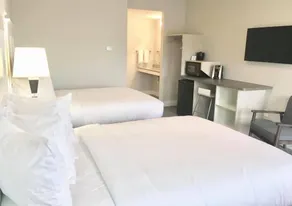 Empire Lakeshore Inn - Room