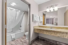 Days Inn by Wyndham Buckeye - Salle de bain