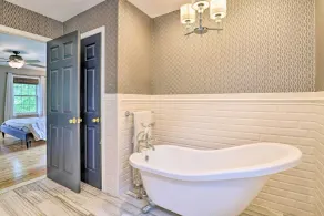 Lakefront Homer Abode w/ Patio & Backyard! - Innvendig