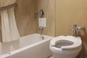 OYO Hotel Tallahassee Downtown - Bathroom