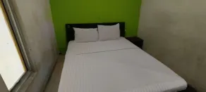 Hotel O Wisma Parakita Syariah Near RS Faisal Patalasang - Habitación
