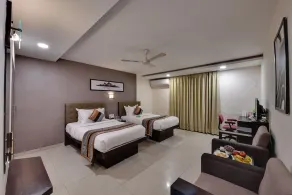 Click Hotel Yuvraj - Chambre