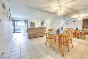 Riverfront Weleka Condo w/ Dock & Pool Access - Interiør