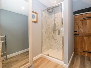 Lavender Cottage - Bathroom