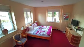 Marleen`s Bar und Zimmer - Habitación