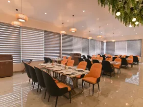 Elegant Waterfront Resort - Restaurant