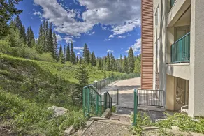 Ski-In/Ski-Out Winter Park Condo w/ Hot Tub Access - Interior