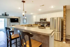 Lakefront Ozark Condo w/ Spacious Balcony! - Innvendig