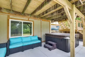 Lakefront Family Home 13 Mi From Gateway Arch! - Interior