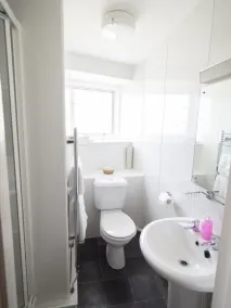 The Rest and Be Thankful Inn - Bathroom