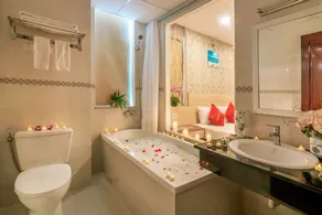 Happy Day Riverside Hotel & Spa Danang - Bathroom