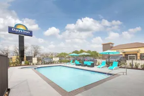 Days Inn & Suites by Wyndham La Porte - Piscine