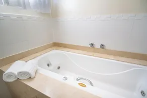 Hotel Chateau - Bathroom