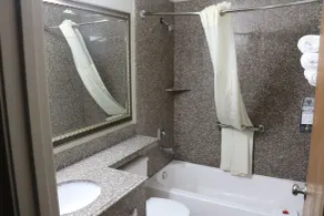 Super 8 by Wyndham San Antonio/I-35 North - Salle de bain