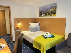 Hotel Post - regionales großes Frühstücksbuffet - auch GF & LF - Room