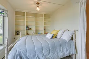 'Summer Place' A Vibrant Rental on Lake Huron - Interior