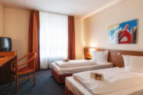 Center Hotel Drive Inn - Room