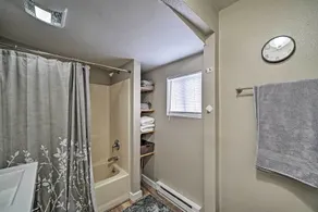 Red Lodge Retreat w/ Yard - Walk to Restaurants! - Salle de bain