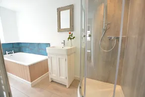 Alinka, Aldeburgh - Bathroom