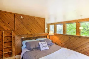 Cozy Studio Near Hiking & Skiing, Walk to Downtown - Innvendig