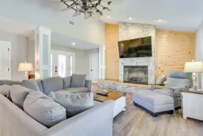 Walk to Gulf: Tranquil Home w/ Yard in Pcb! - Interiør
