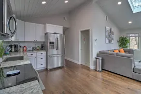 6 Mi to Camelback Slopes! Home w/ Game Room - Interior