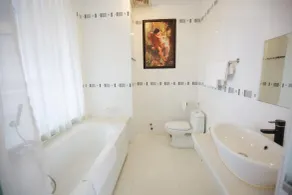 Lavender Hotel - Bathroom