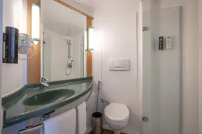 ibis Mumbai Airport - An Accor Brand - Bathroom