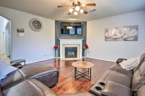 Spacious Richmond Home: Close to Parks & Shopping - Interior