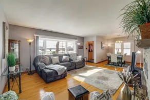 Spacious & Peaceful Suburban Home in Lansing! - Intérieur