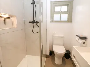 The Lanterns - Bathroom