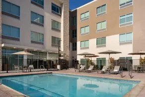 Holiday Inn Express & Suites Fresno Airport by IHG - Piscina