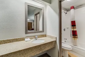 Red Roof Inn Columbia East - Ft Jackson - Salle de bain