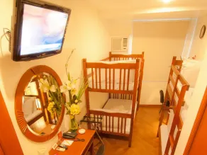 Townhouse OAK Metro Manila Near Osmena Highway PNR Pasay formerly Avitel Hotel - Værelse