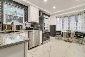 Modern Motor City Home w/ Office & Deck! - Innvendig