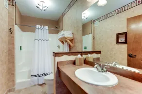 Stoney Creek Hotel Des Moines - Johnston - Bathroom