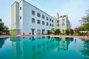 Hotel Amrit Manthan - Pool