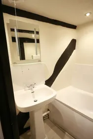 Crown Hotel - Baño