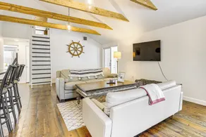 3 Mi to Mashpee Commons: Family Home w/ Fireplace - Innvendig