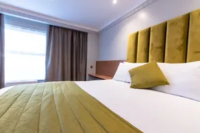 Hogs Back Hotel & Spa Nr Farnham - Room