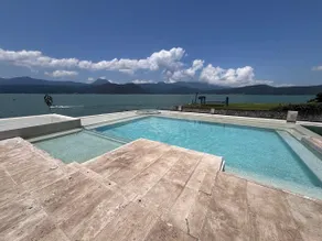 Espectacular y Enigmática Villa en Lago - Pool