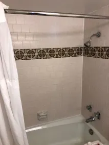 Days Inn by Wyndham Camarillo - Ventura - Salle de bain