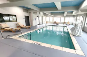 Days Inn & Suites by Wyndham Russellville - Piscine