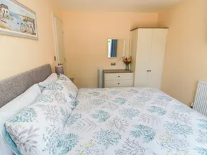 6 Fairfax Close - Room
