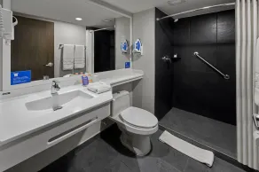City Express by Marriott Queretaro Autopista - Bathroom