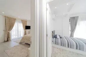 Luxury Villa in a Peaceful Neighborhood with Pool - Værelse